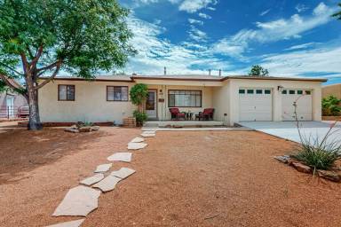 Main picture of 2118 Erbbe St NE