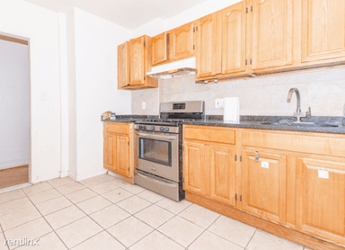 Main picture of 1040 Park Pl