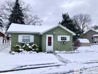 Main picture of 2270 Breezy Point Dr NE