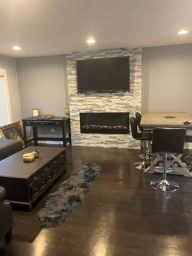 Main picture of 6724 W Devon Ave