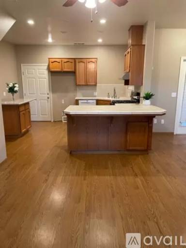Main picture of 409 W Maple St