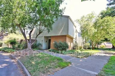 Main picture of 800 Elmhurst Cir