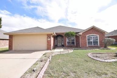 Main picture of 2402 Wisteria Ln