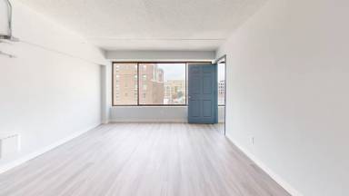 Main picture of 16 W 10th St