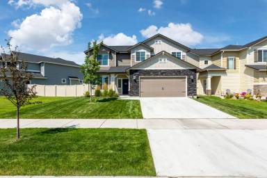 Main picture of 2580 E Blackstone Dr