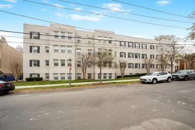 Main picture of 700 Jefferson St NW