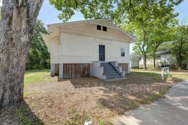 Main picture of 1923 Calvery St