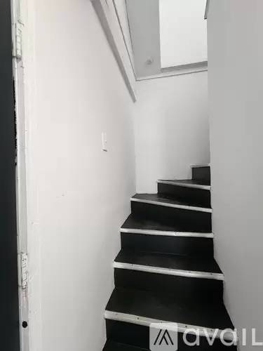 Main picture of 135 Willow St
