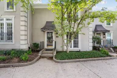 Main picture of 102 Saint Charles Pl
