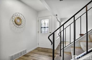 Main picture of 211 East Bluff