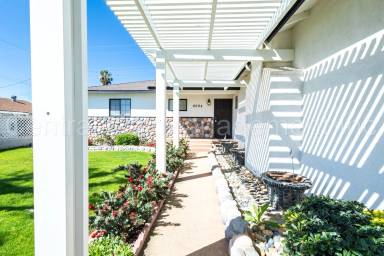 Main picture of 2004 Valencia Dr