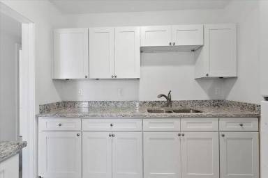 Main picture of 2049 W 12th St