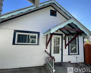 Main picture of 1 Wolfe Ln
