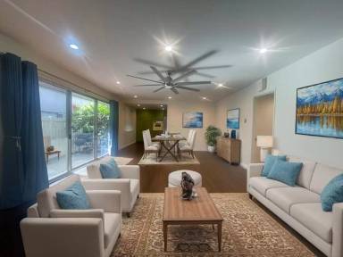 Main picture of 2940 W Carson St