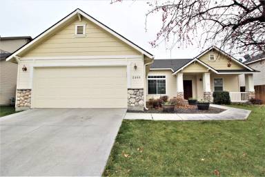 Main picture of 2466 N Highwood Ave