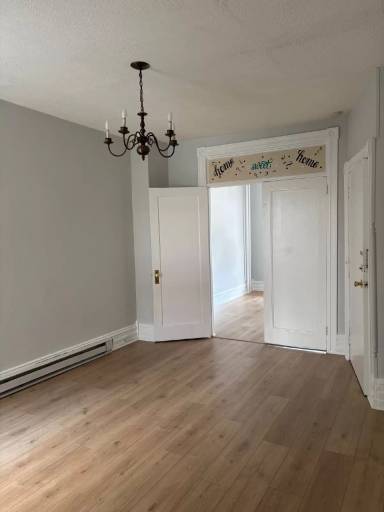 Main picture of 905 W Allen St