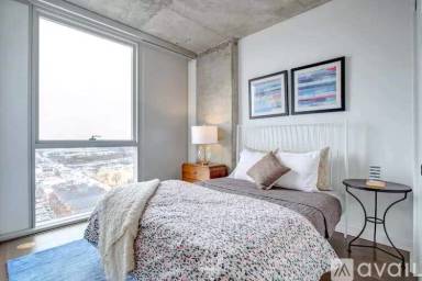 Main picture of 400 W Division St