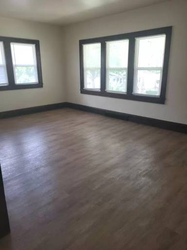 Main picture of 935 1/2 Division St