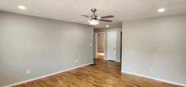 Main picture of 520-26 Des Moines St