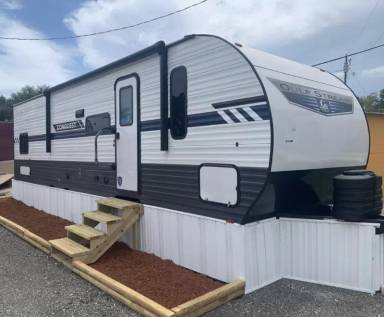 Main picture of Tropical Trailer Park
