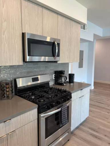 Main picture of 10739 Kling St