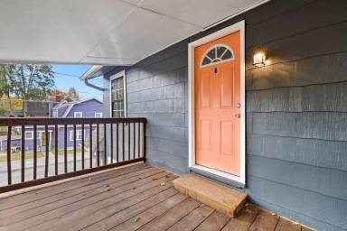 Main picture of 2400 Woodbine Ave