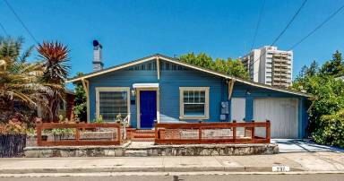 Main picture of 737 Charles St