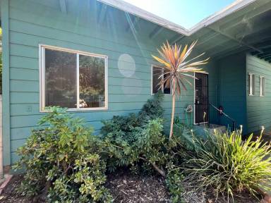 Main picture of 3808 Alameda Way