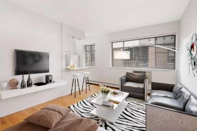 Main picture of 510 W Addison St