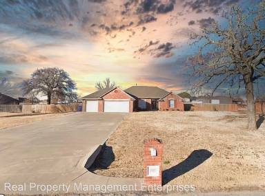 Main picture of 20185 SE 43rd St
