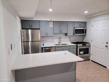 Main picture of 7064 N Damen Ave