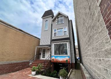 Main picture of 2631 N Halsted St