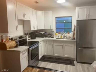Main picture of 275 NW 46th St
