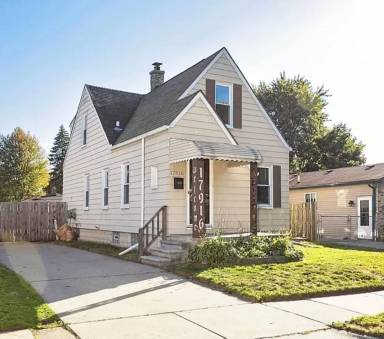 Main picture of 17916 Grove St