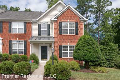 Main picture of 448 Kingscote Ln