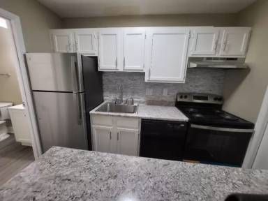 Main picture of 905 W 11th St N