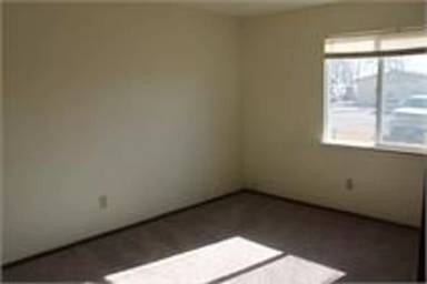 Main picture of 215 E 3rd St