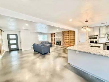 Main picture of 914 Orchard Ct