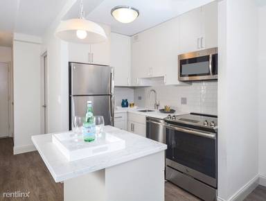 Main picture of 323 W Illinois St