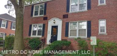 Main picture of 223 N George Mason Dr
