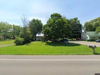 Main picture of 3011 Lake Rd N
