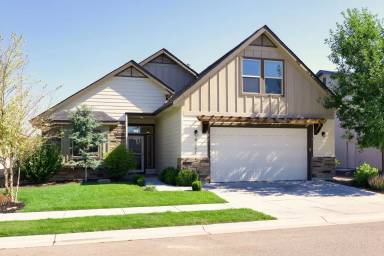 Main picture of 8660 W Elm Brook St