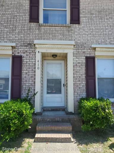 Main picture of 402 Kirkcaldy Ct