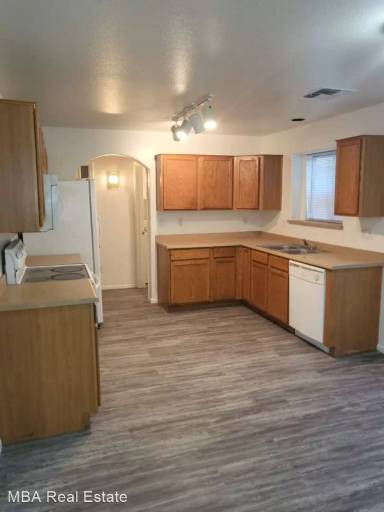 Main picture of 16702 W Culver St