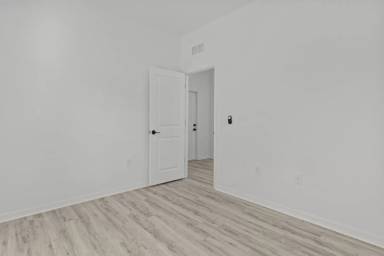 Main picture of 6030 Lacota Ave