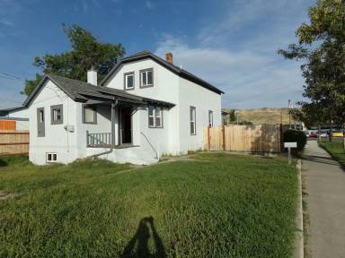 Main picture of 830 E Park St