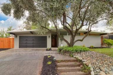 Main picture of 7676 Eastgate Ave