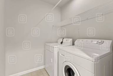 Main picture of 1840 N Willamette Rd