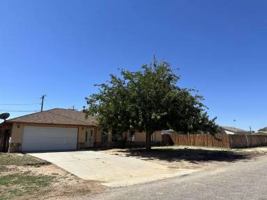 Main picture of 8812 Peach Ave