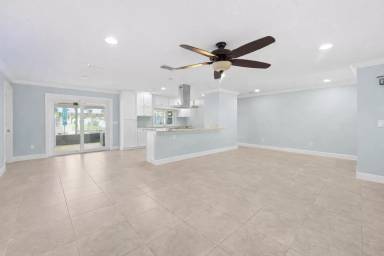 Main picture of 1710 Vega Ave
